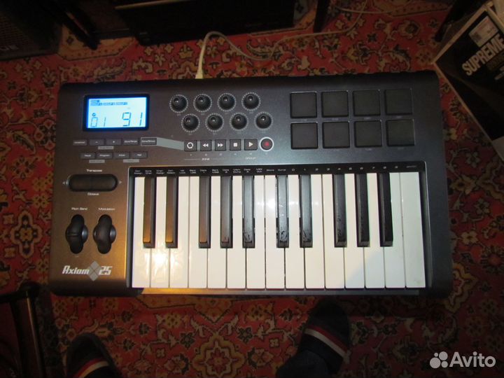 Продам M-Audio Axsiom 25