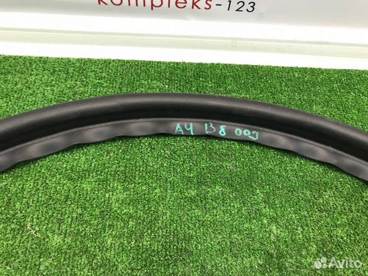 Уплотнение капота Audi A4 B8 cdnc 2011