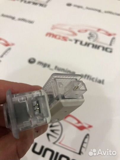 Проекция логотипа в дверь BMW классика