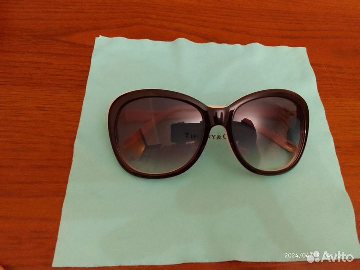 Солнцезащитные очки женские брендовые