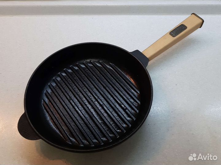 Чугунная сковорода гриль Brizoll круглая 24 см