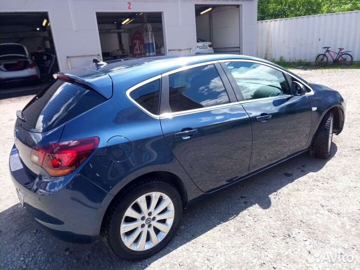Opel Astra 1.6 МТ, 2011, 200 000 км