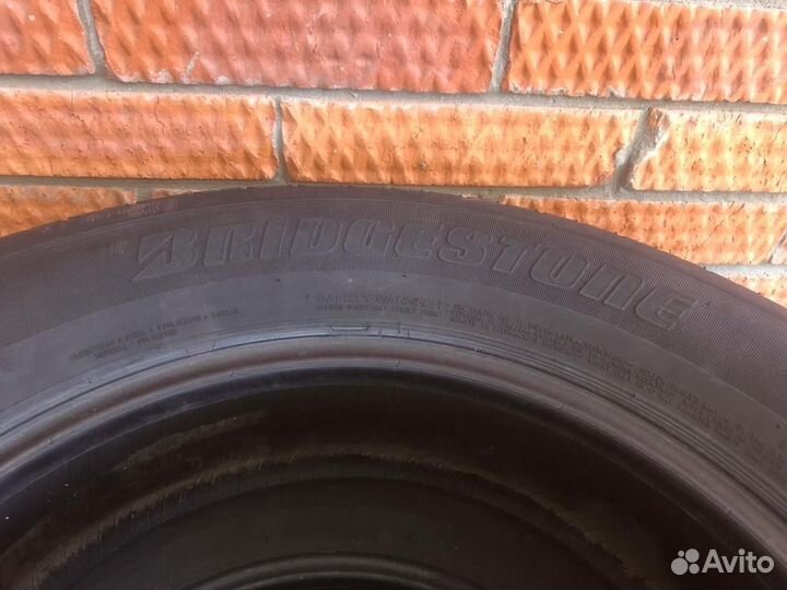 Bridgestone Dueler H/T 687 225/65 R17