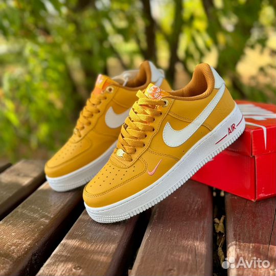 Кроссовки Nike женские