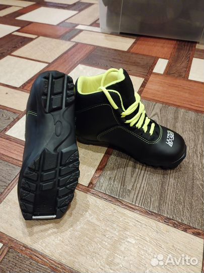 Лыжные ботинки