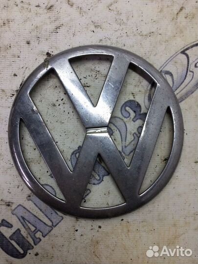 Эмблема решетки радиатора Volkswagen golf 4