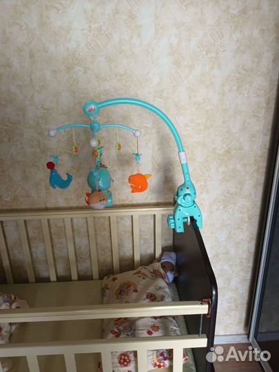 Музыкальный мобиль на кроватку