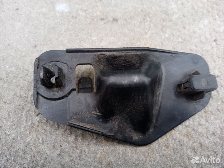 Фиксатор капота Toyota altezza