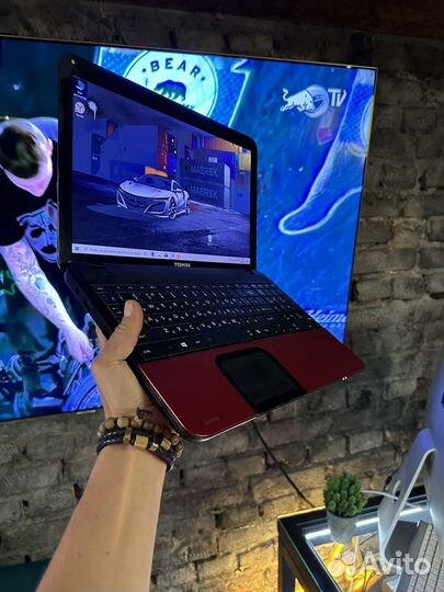 Toshiba 15.6 core i5 8gb ssd256 radeon 7670 2gb