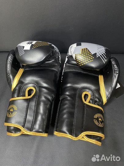 Боксерские перчатки Venum