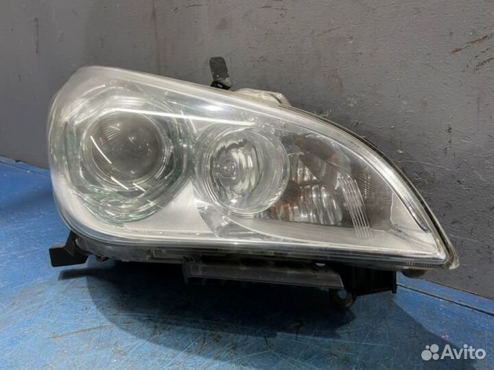 Фара ксенон правая Infiniti M Y51