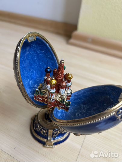 Яйцо фаберже с Москвой