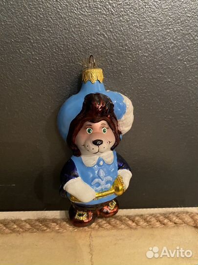 Ёлочная игрушка «собака-мушкетер»