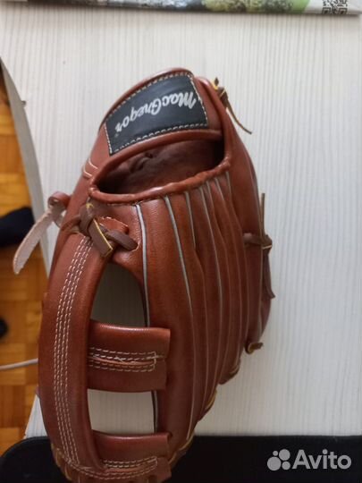 Бейсбольные перчатки