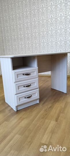 Письменный стол