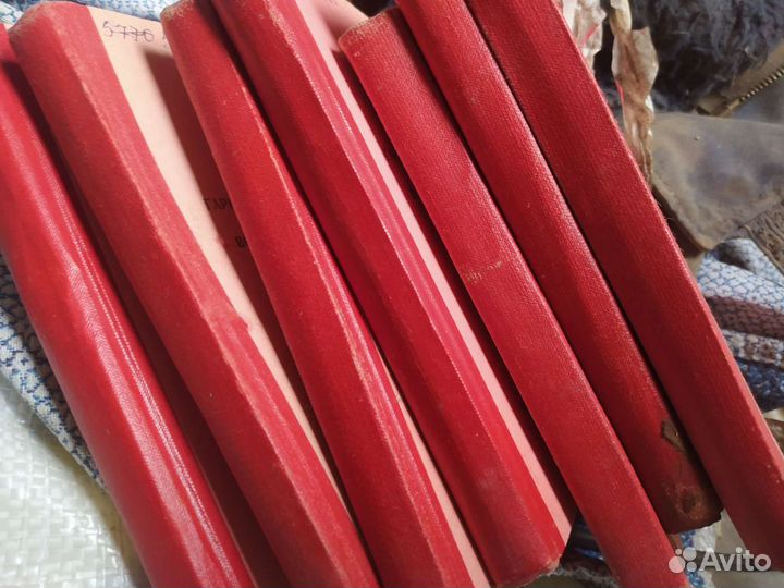 Книга старая Устав гарнизонной и караульной служб