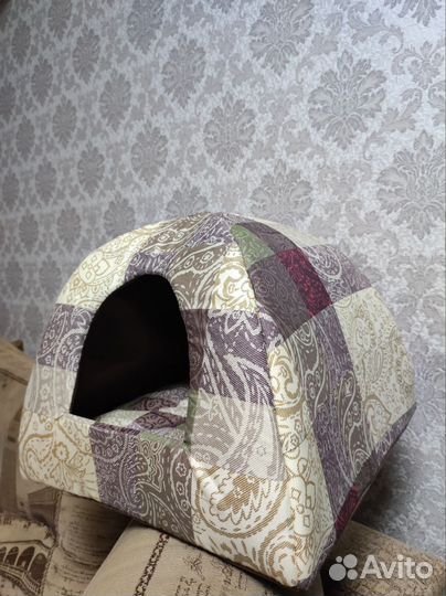 Домик для кошек или мелких собак