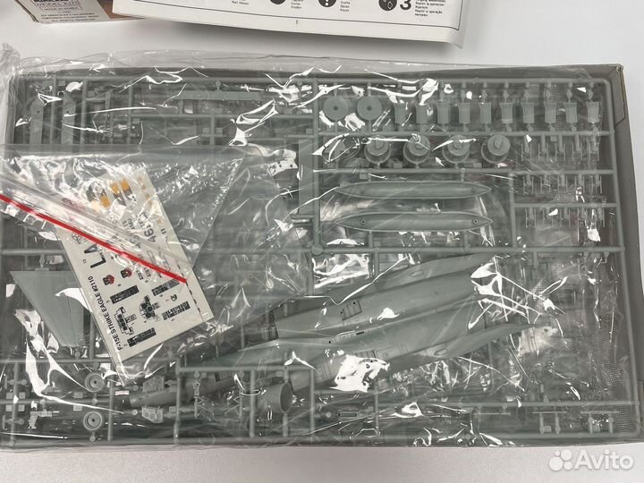 Самолет F-15 1/72 academy