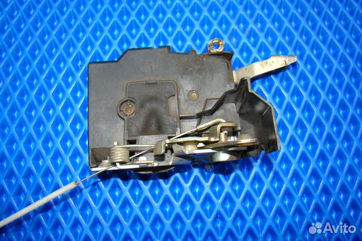 Замок двери передний правый BMW 7 E32