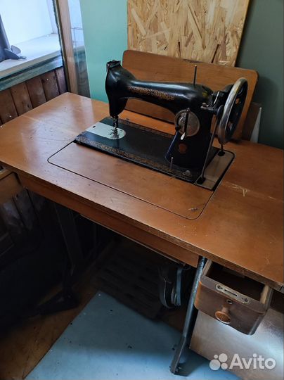 Швейная машина Подольск ножная