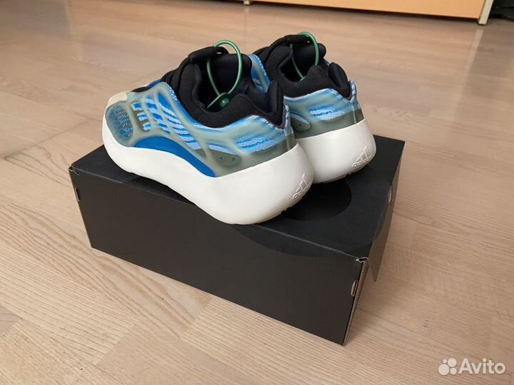 Кроссовки Adidas Yeezy 700v3 arzareth