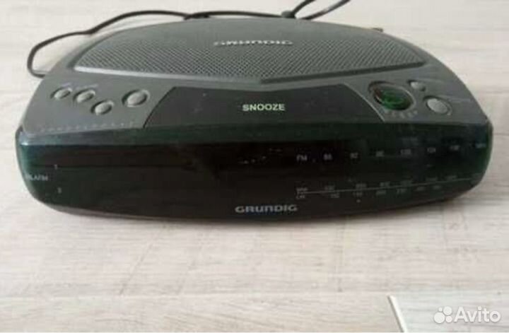 Радио часы будильник grundig