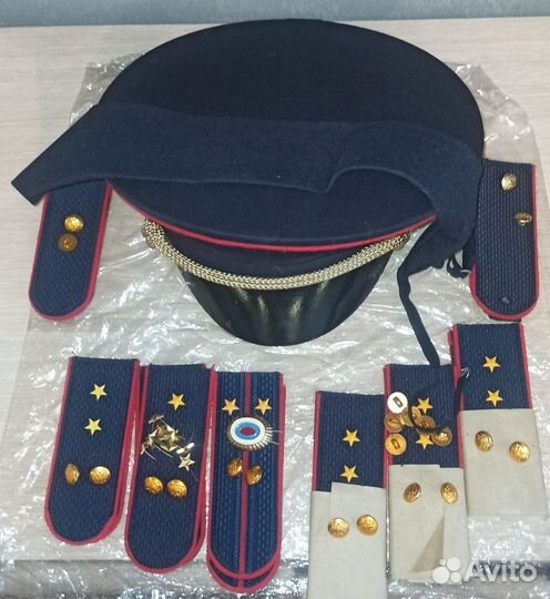 Фуражка, погоны, галстук