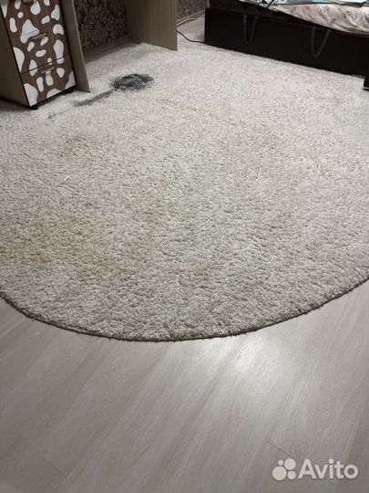 Ковер белый пушистый