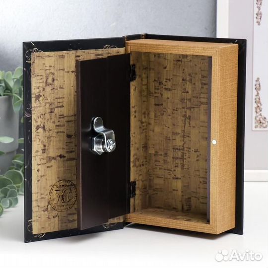 Сейф-книга дерево, кожзам 