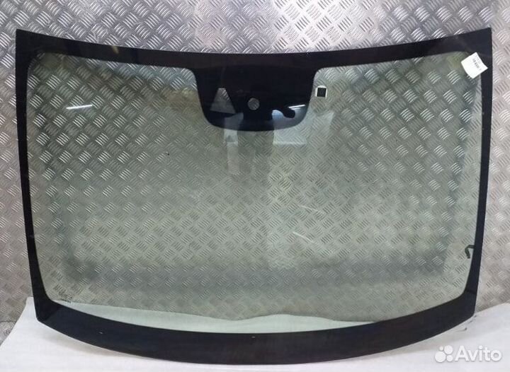 Стекло лобовое Mercedes V 447