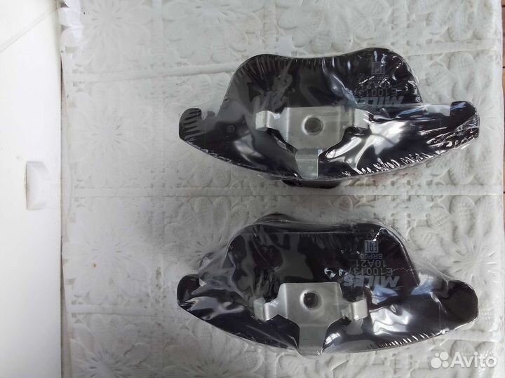 Передние новые тормозные накладки на форд