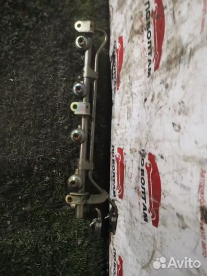 Топливная рамка с форсунками Nissan Bluebird U14