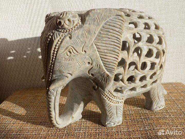 Каменный слон