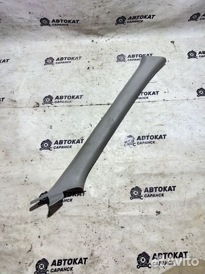 Обшивка передней правой стойки Nissan Primera P11