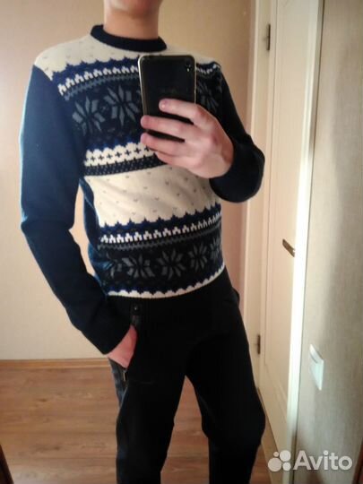 Красивый новый свитер (с бирками)