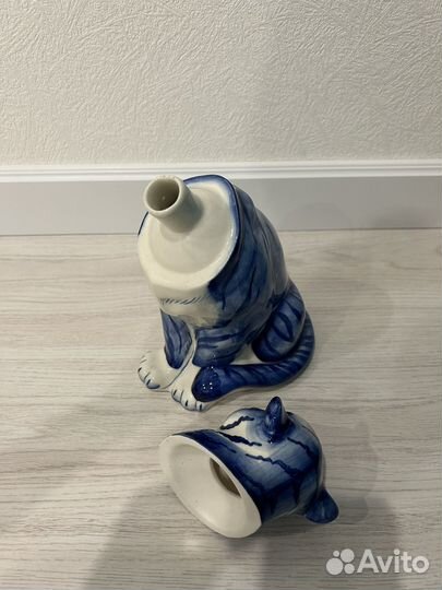Фарфоровая статуэтка