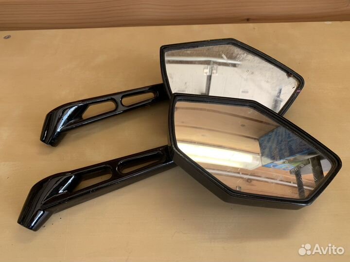 Зеркало заднего вида на скутер