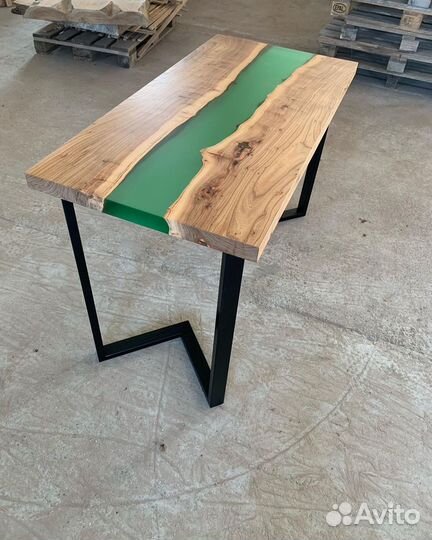 Стол река из слэба карагача и эпоксидной смолы