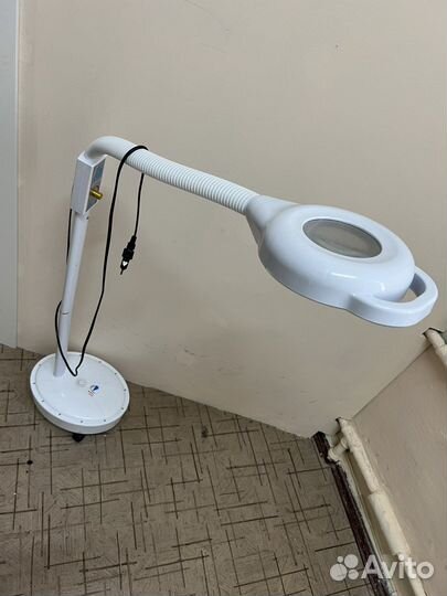 Косметологическая лампа лупа