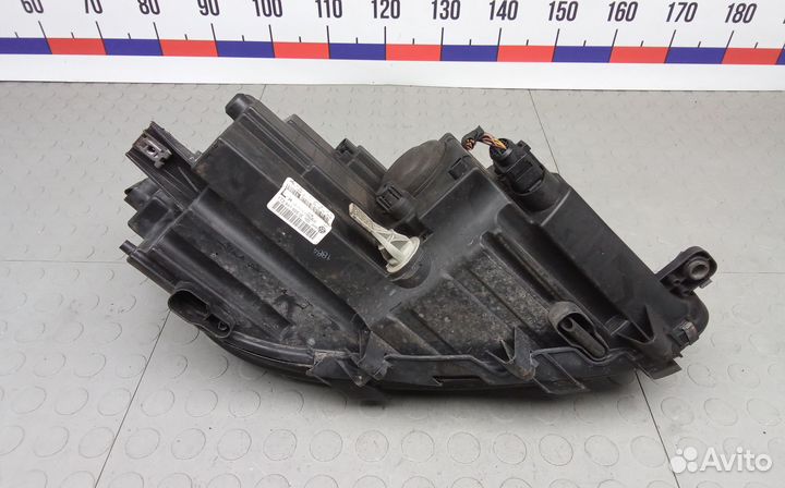 Фара Volkswagen Touran (2010-2015)