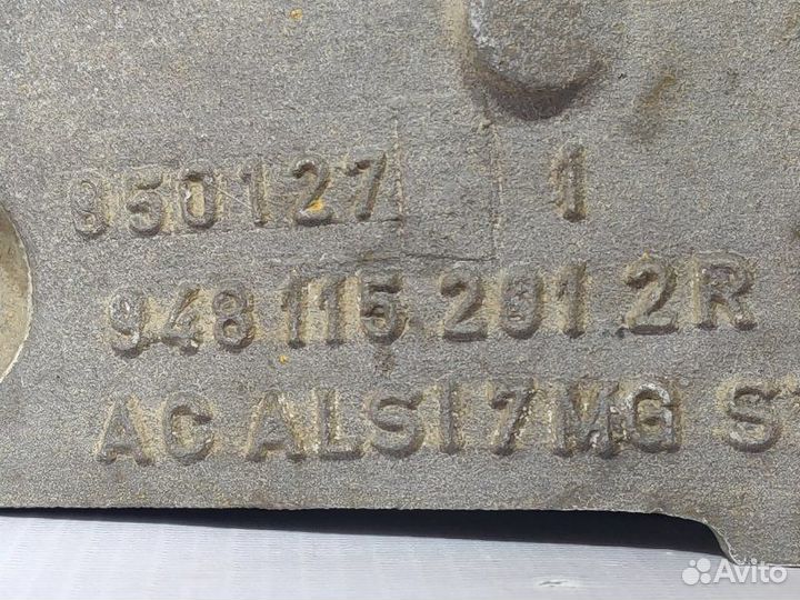 Кронштейн правый Porsche Cayenne 955 M48 2005