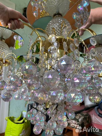 Продам люстру