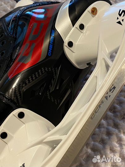 Хоккейные коньки CCM JetSpeed FT670 SR