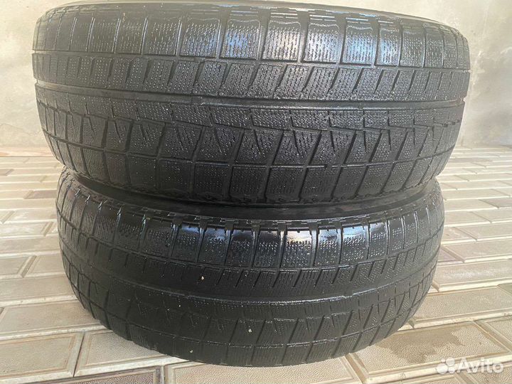 Bridgestone Blizzak Revo GZ 215/60 R17