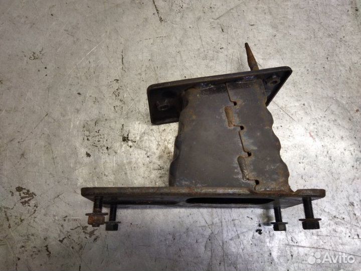 Кронштейн усилителя бампера задний правый Kia Ceed