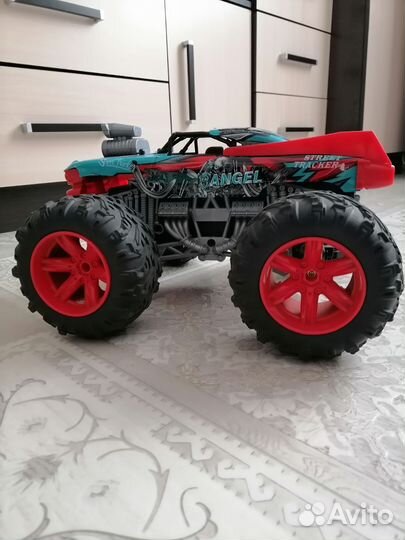 Внедорожник на пульте управления