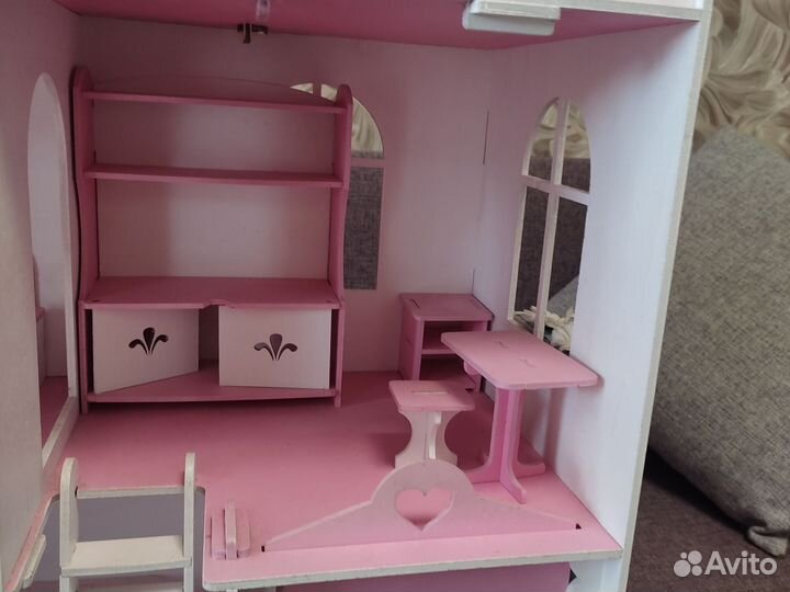 Кукольный домик с мебелью