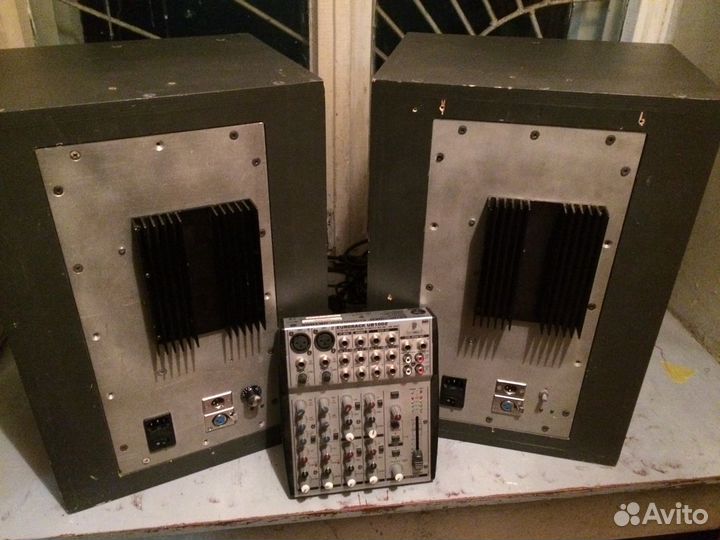 Активная акустика с пультом беренджер