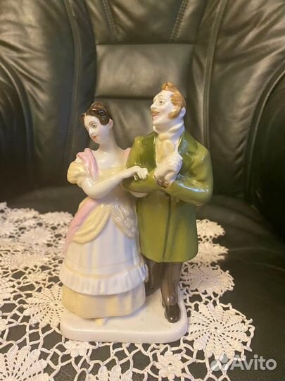 Статуэтка фарфоровая Маниловы