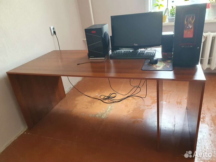 Компьютерный стол